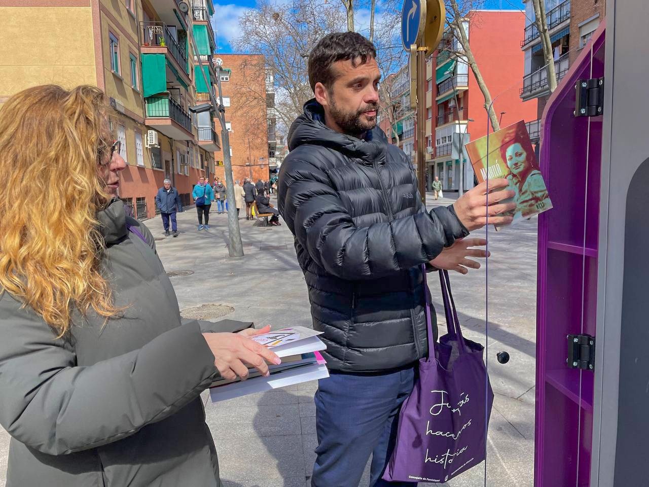 Biblioteca Urbana en mini puntos limpios