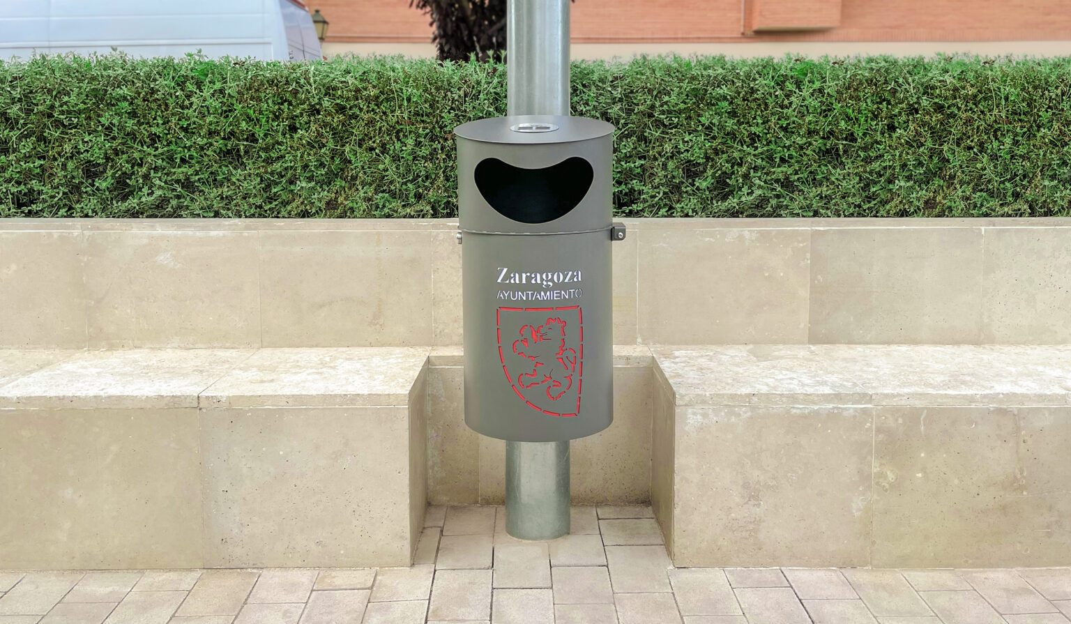 Zaragoza renueva las Papeleras Urbanas.