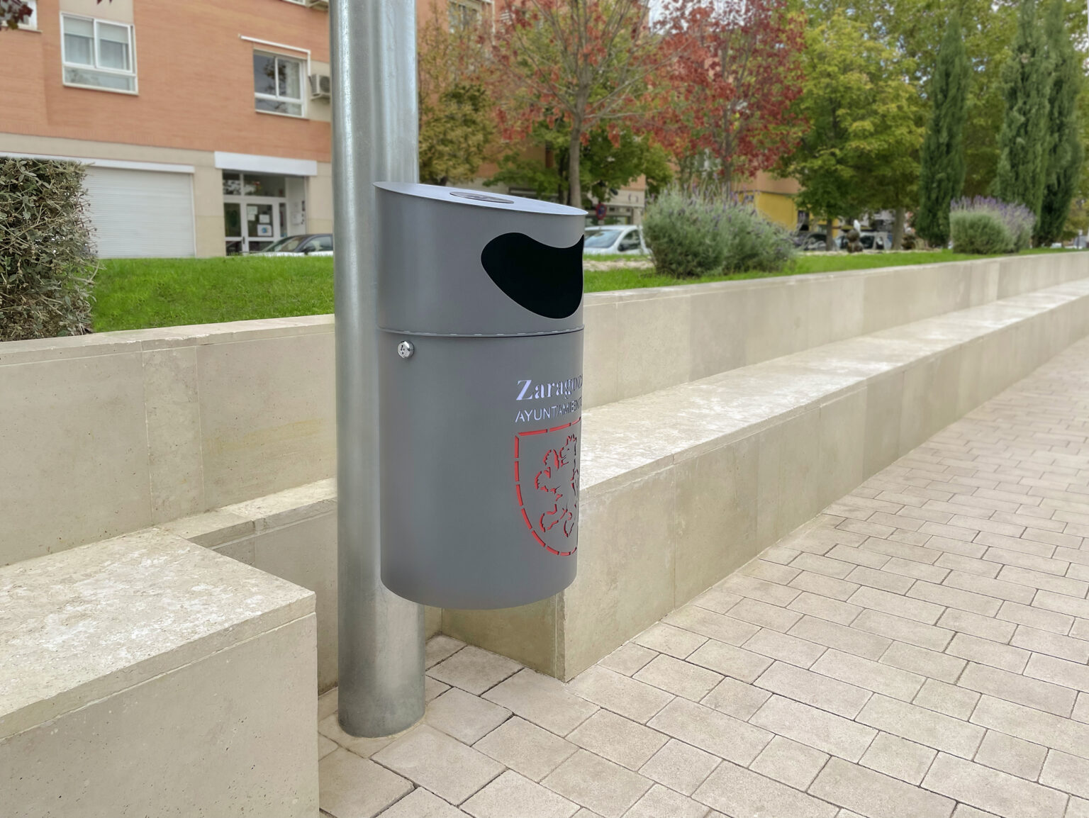 Zaragoza renueva las Papeleras Urbanas.